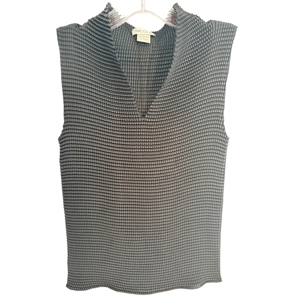Nicola Popcorn Accordion Pleat Top Women M Black Polyester Sleeveless V-Neck